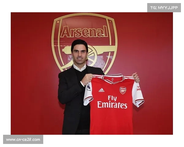 阿森纳发布纪念款球衣，致敬温格时代经典设计