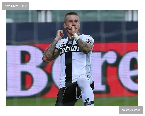 决策瞬间:解析蒙扎后卫在2秒内选择回传门将而非大脚解封的利弊 决策瞬间:解析蒙扎后卫在2秒内选择回传门将而非大脚解封的利弊